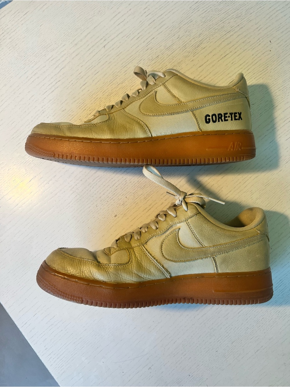Nike Men’s GoreTex Sneakers w/Gum Sole, leather detail, visible wear, very cool